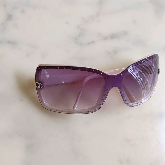 White Frame Shades of Purple with sparkling and design Sunglasses. - Picture 4 of 4